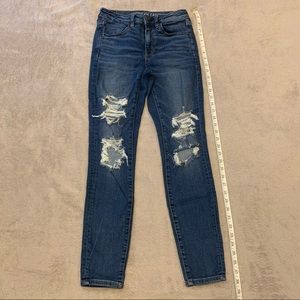 American Eagle dark wash, ripped skinny jeans sz 6